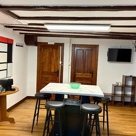 Arbide, Caserio Tradicional Vasco En Carranza